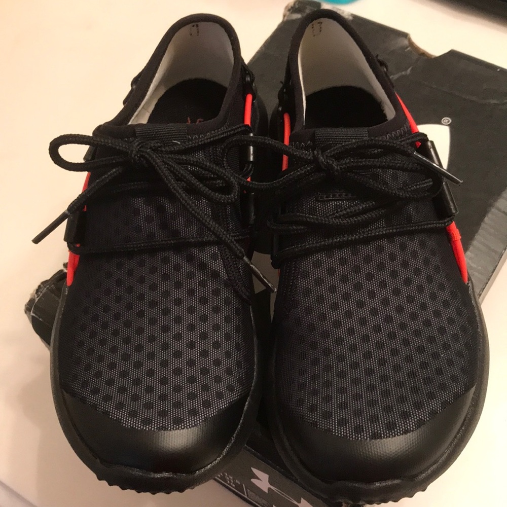 Boys Underarmour Railfit shoes size 13